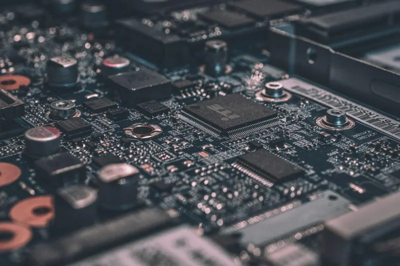 Scheda elettronica con componenti hardware